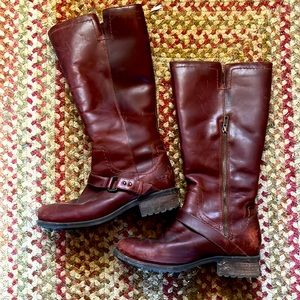 Leather Ugg size 7.5 tall boot